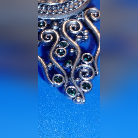 STUNNING STAINLESS STEEL WITH GREEN GEMSTONES SCREW BACK PLUG - Picture 3 of 6